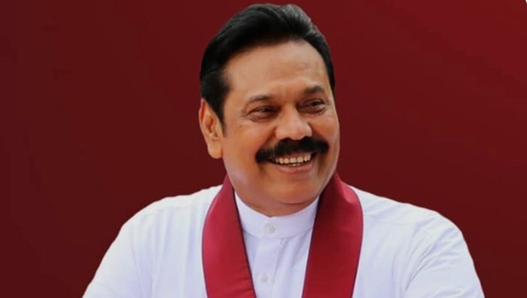 මහින්ද  රාජපක්ෂ අල්ලස් කොමිෂන් සභාවෙන් පිටව යයි