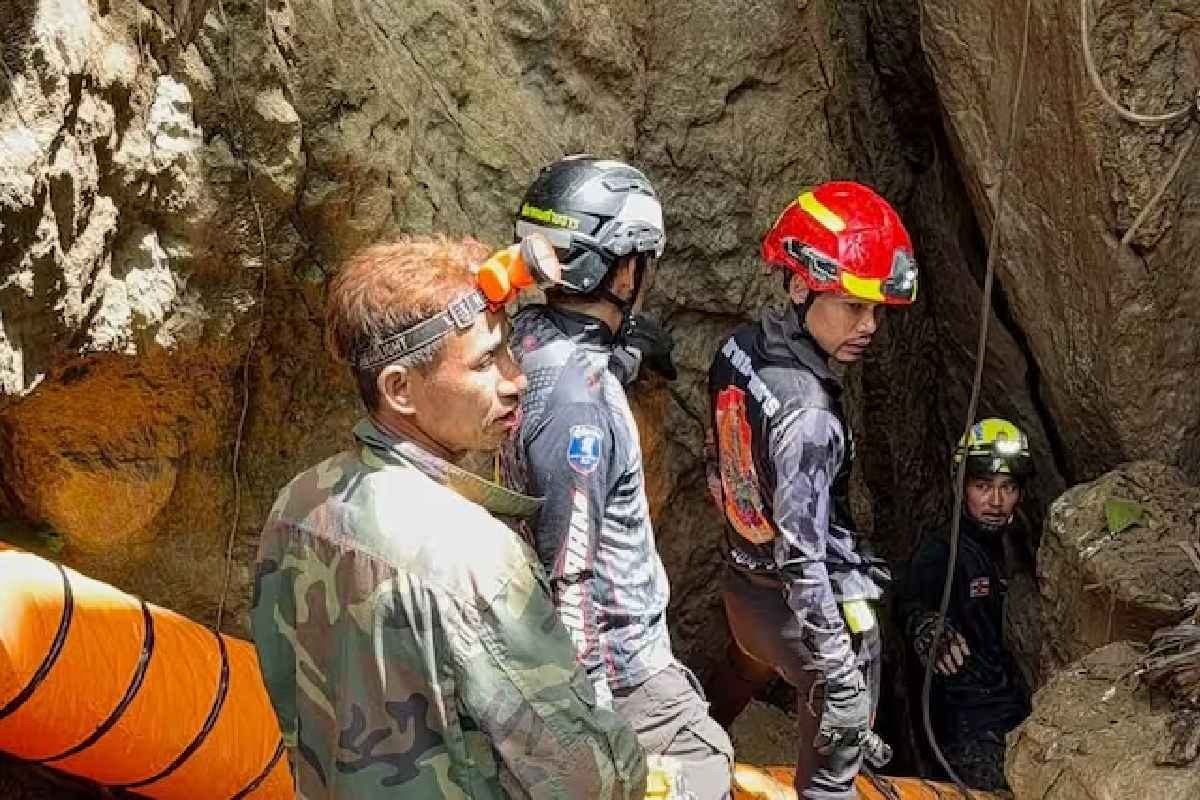 දින 10ක් ගුහාවක සිරවූ පිරිසෙන් අයෙක් මුදාගනී